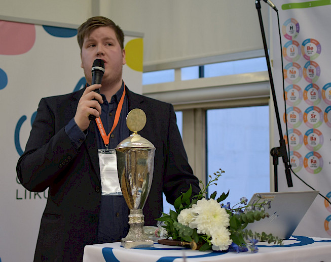 Juho Paavola, Chairperson of the Student Union of Satakunta University of Applied Sciences SAMMAKKO for 2019, gave his acceptance speech at OLL’s General Assembly in Jyväskylä in November 2019 after accepting the OLL Trophy on behalf of SAMMAKKO. Photo by Niko Lehti.